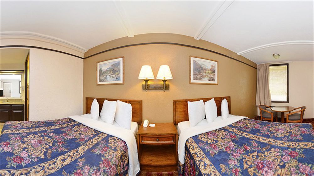 Spanish Trace Inn เอเธนส์ ภายนอก รูปภาพ
