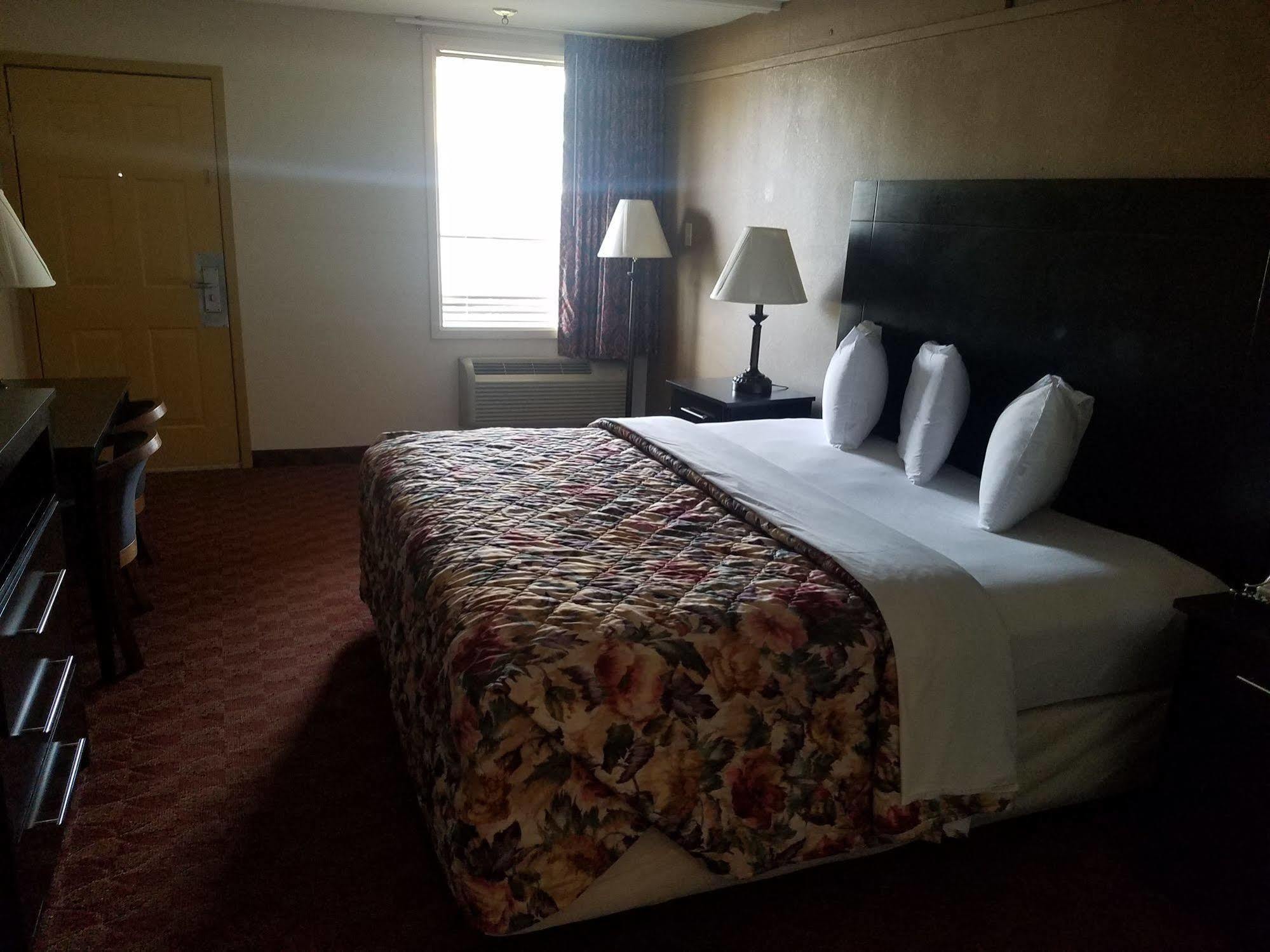 Spanish Trace Inn เอเธนส์ ภายนอก รูปภาพ