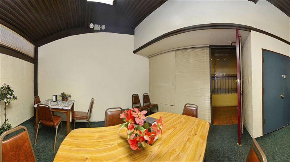 Spanish Trace Inn เอเธนส์ ภายนอก รูปภาพ