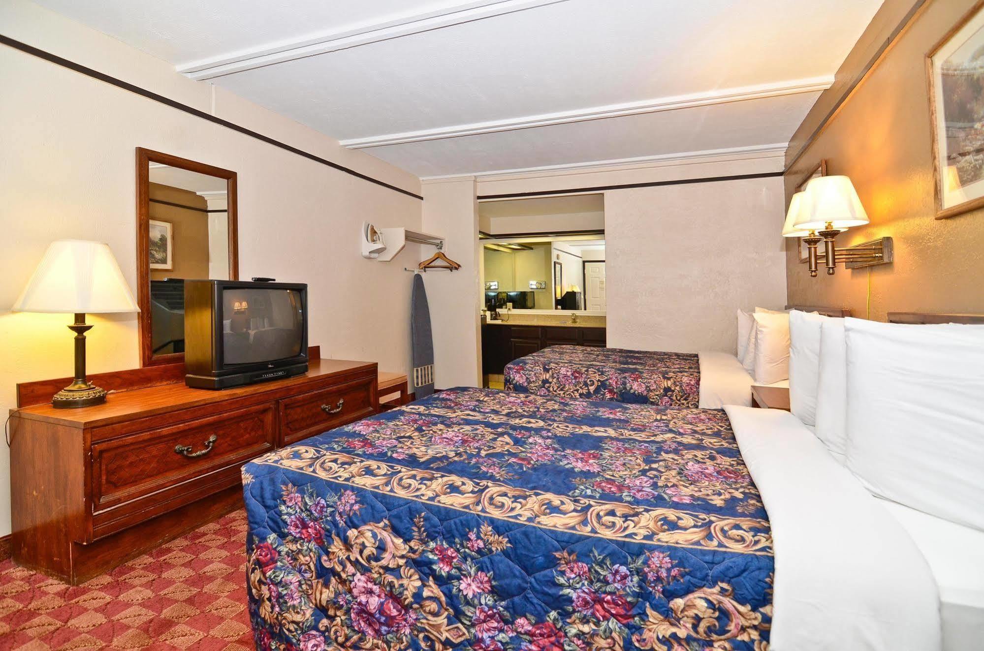 Spanish Trace Inn เอเธนส์ ภายนอก รูปภาพ